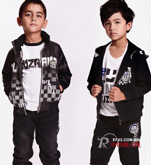 黑白两个颜色怎么搭配 黑白颜色怎么搭配才个性