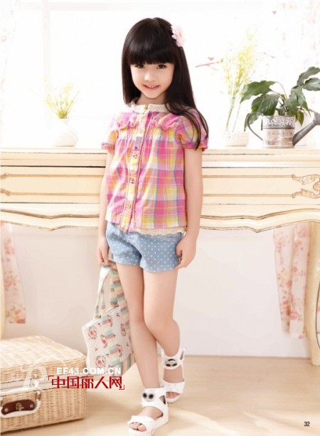 蓝色波点款式搭配 蓝色配什么颜色好看