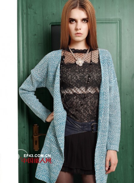 毛衣配美裙显瘦 春季街头新潮搭配示范