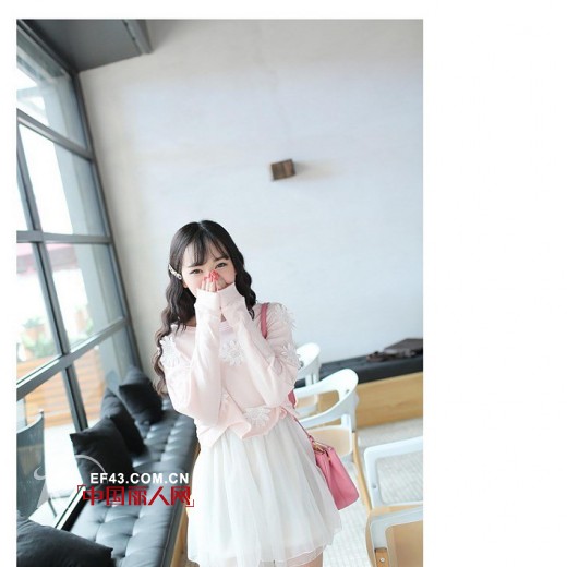 什么颜色雪纺连衣裙好看 雪纺连衣裙怎么搭配