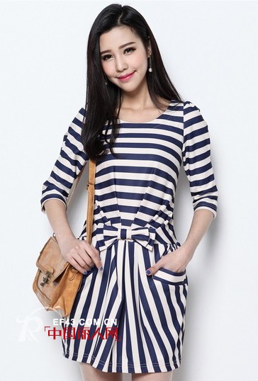 中式田园风格女装 条纹碎花抽褶连衣裙look