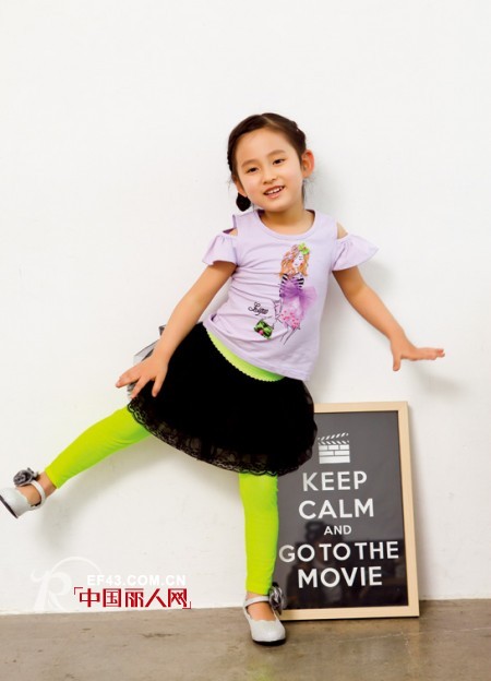 亮色短裤配什么上衣好看 荧光绿裤子怎么搭配