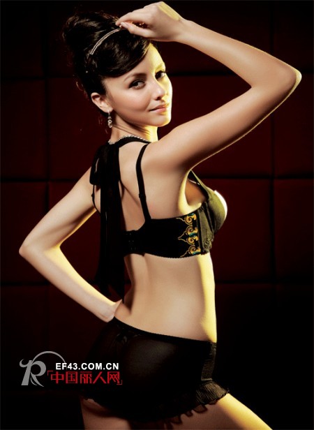 小妇人内衣 黑色内衣款式展现现代女性的性感美态