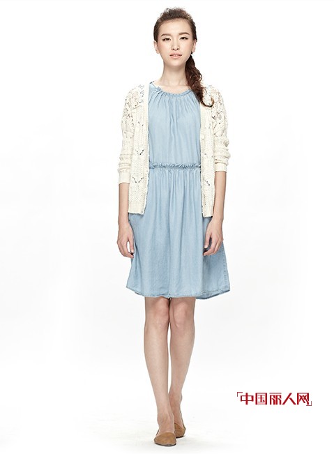 简约款型牛仔连衣裙推荐