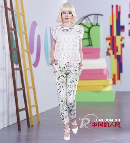 碎花裤子如何搭配上衣 碎花裤子配什么颜色上衣