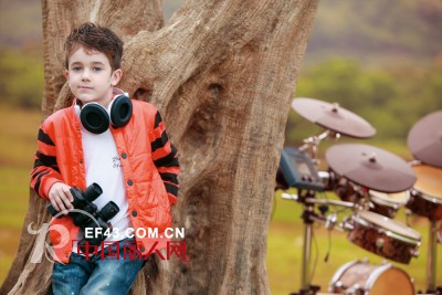 撞色拼接格子外套 用色彩演绎别样青春