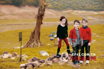 撞色拼接格子外套 用色彩演绎别样青春