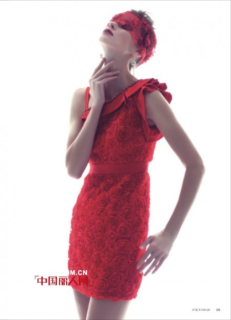 玫瑰色夏季连衣裙  小格调也能凸显大韵味