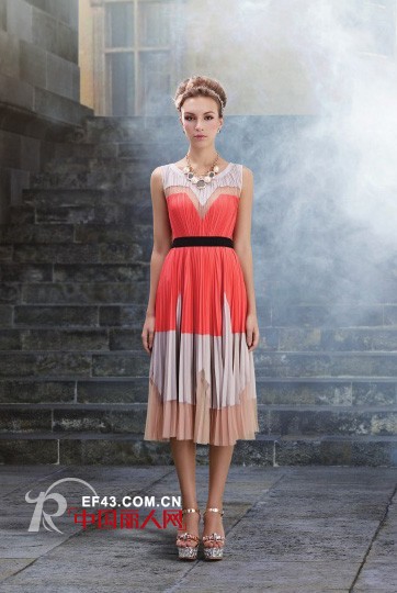 早春高腰连衣裙搭配 连衣裙面料搭配