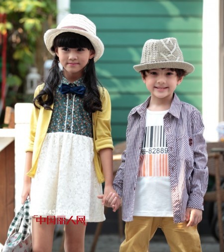 黄色开衫搭配什么裙子 碎花裙配什么颜色开衫