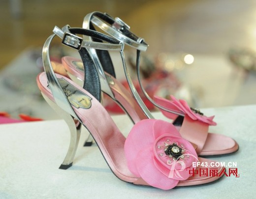 Roger Vivier推出2014春夏新品鞋履系列