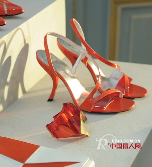 Roger Vivier推出2014春夏新品鞋履系列