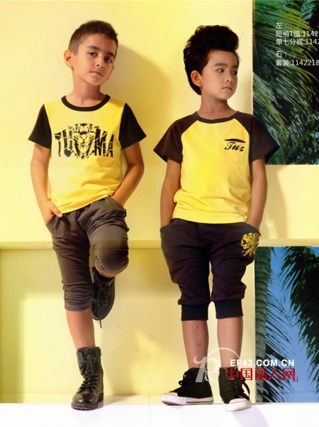 夏季T恤流行什么颜色 亮黄色T恤配什么裤子