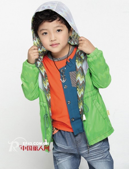 绿色小外套内搭什么颜色好看 绿色配什么颜色好