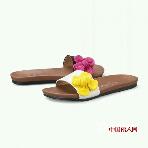 百丽拖鞋为都市白领阶层量身定做