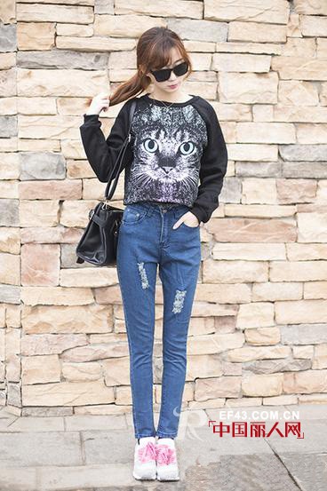 矮个子女生卫衣怎么搭配 卫衣配什么裤子显高挑