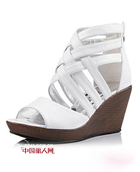 今年夏季流行什么样的高跟凉鞋