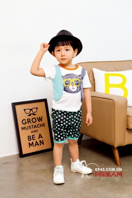 T恤短裤怎么搭配 花短裤配什么上衣