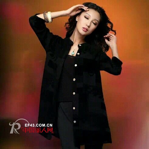 黑色透视裙休闲外套搭配 低调奢华的装扮提升衣品