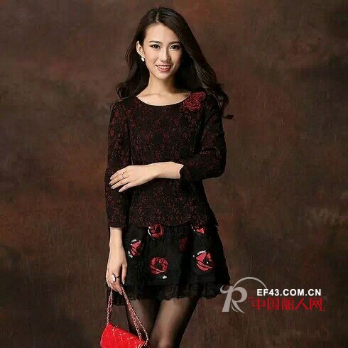 印花短裙引领早春 魅力搭配术与时尚同行