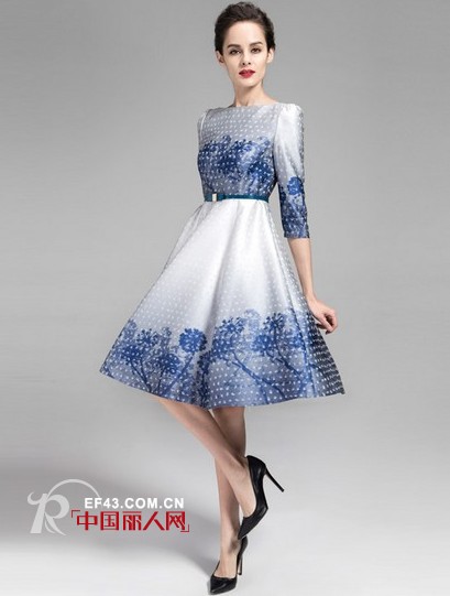 灯笼袖一字领单品搭配 细节也能彰显时尚