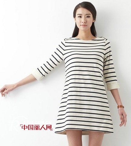 2014春夏流行趋势 一字领俏皮性感连衣裙