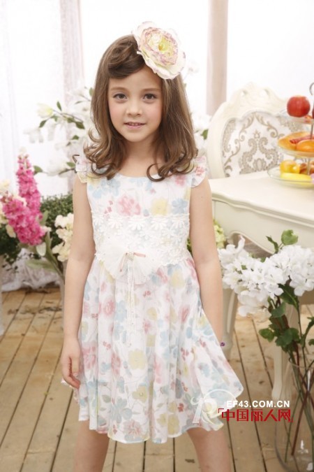童装连衣裙流行什么款式 雪纺连衣裙配什么发型
