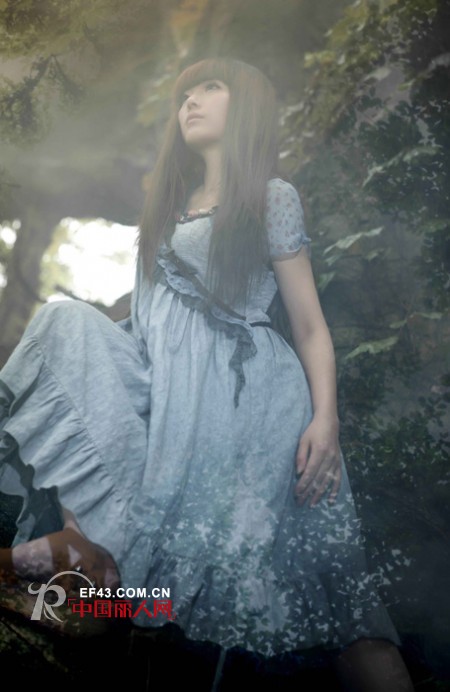 夏季连衣裙融入西方元素 让潮流永不止步