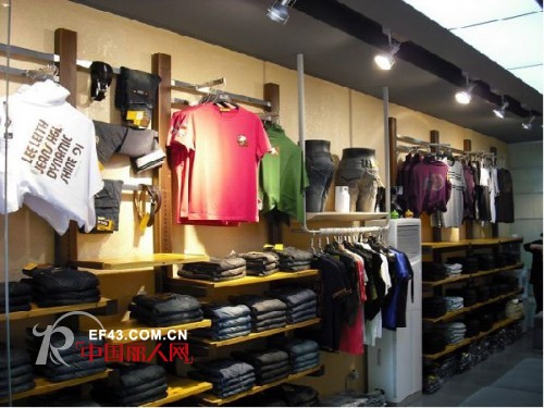 李蕾斯 - LeeLeith