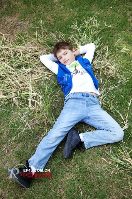 春季牛仔裤搭配 牛仔裤配什么上衣好看