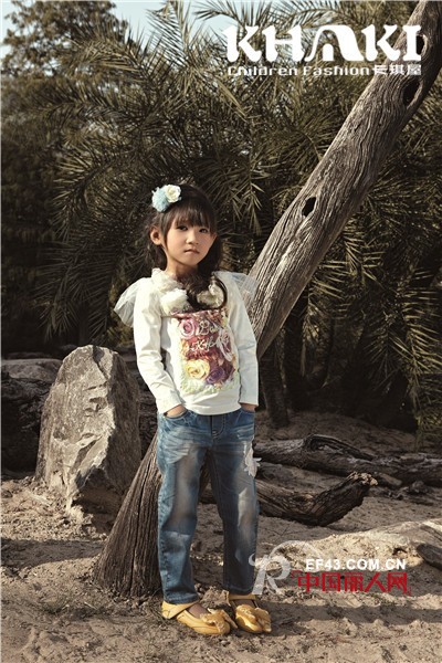 今年流行什么款型的牛仔裤 牛仔裤配什么上衣流行