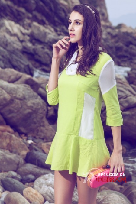 新款印花连衣裙 拼接撞色韩版裙时尚look