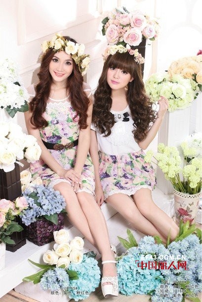 紫色新款连衣裙 夏季印花裙塑造甜美俏皮范