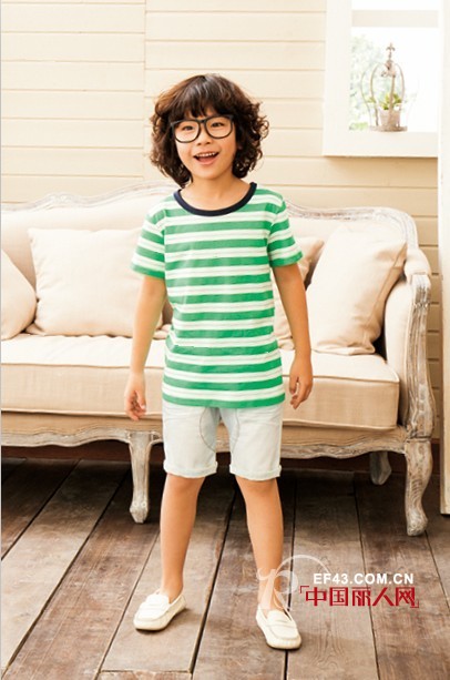 T恤什么颜色比较好看 绿色T恤配什么裤子