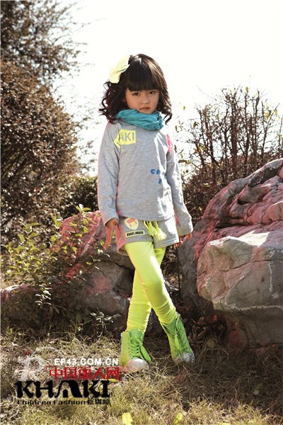 荧光绿配什么颜色好看 荧光绿打底裤配什么颜色上衣