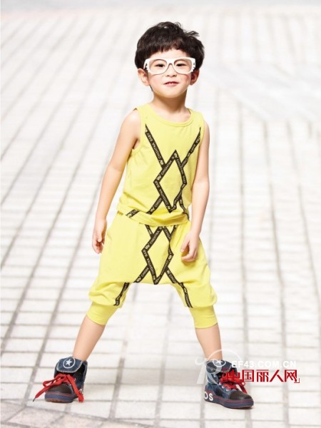 短袖休闲套装 套装衣服怎么搭配