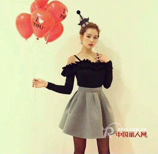 一字领修身连衣裙 春季露得也漂亮