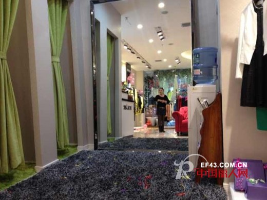 热烈庆祝红凯贝尔女装贵州遵义专卖店盛大开业