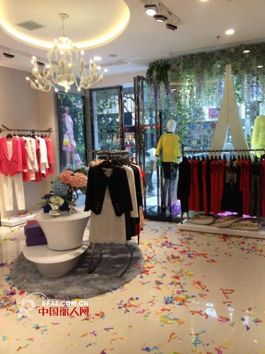 热烈庆祝红凯贝尔女装贵州遵义专卖店盛大开业