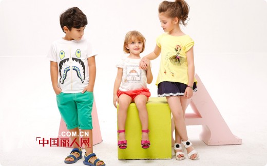 热烈祝贺小熊B琪成功签约四川省郫县专卖店