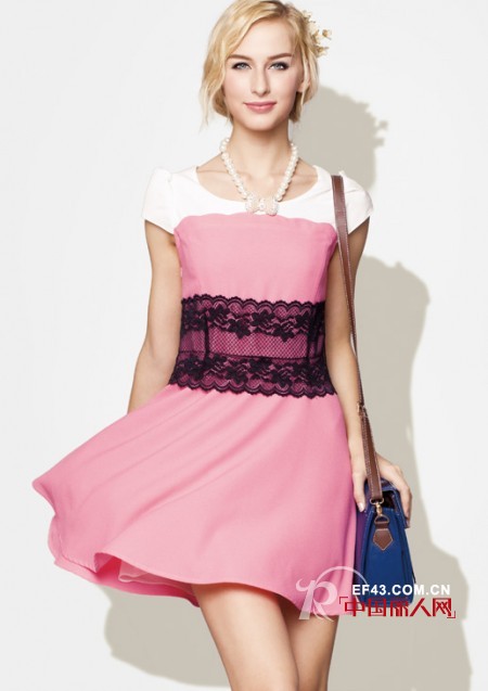 手臂粗的女生穿什么连衣裙好 什么样的连衣裙才显瘦