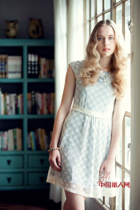 穿什么连衣裙显得文艺清新 夏季淑女范儿裙装推荐