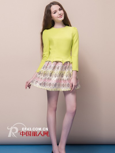 春夏拼接碎花裙新款 如何搭配成为美景的亮点