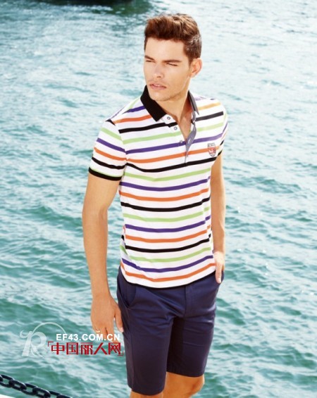 多彩条纹短袖让商务男士也变得活力起来