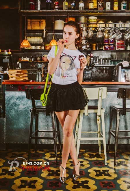 约会穿什么 咖啡厅约会穿什么 春天约会服装怎么搭配