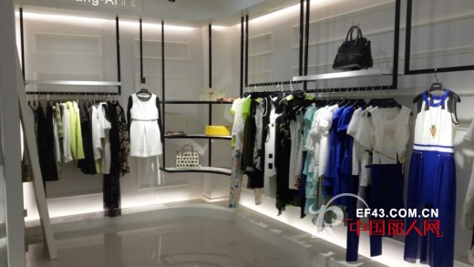 恭祝让爱女装海南海口佳心百货店签约成功