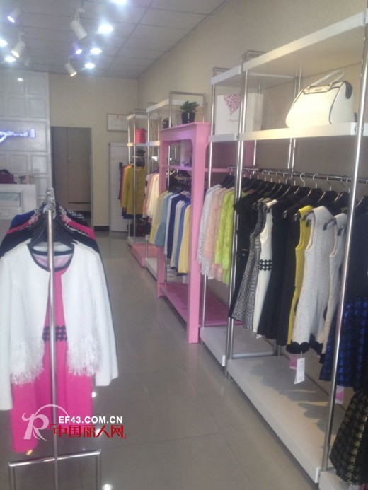 热烈庆祝艾莜女装福建福州长乐店盛大开业