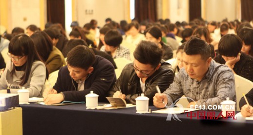 雪歌全员参加《为自己而战——如何成为企业最受欢迎的人》公共培训课程