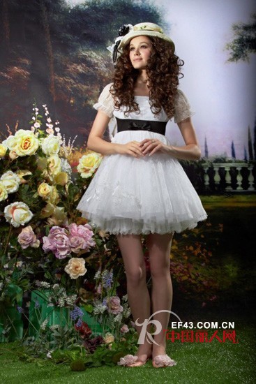 白色连衣裙经典款式 打造优雅清纯女神范儿