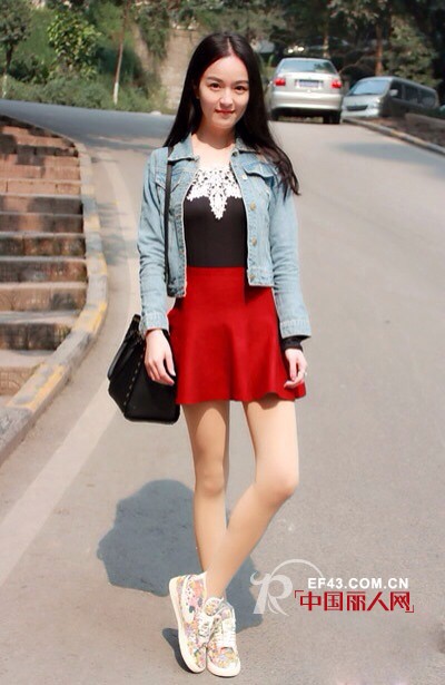 牛仔外套配什么鞋子好看 牛仔外套搭配平底鞋 牛仔外套内搭搭配